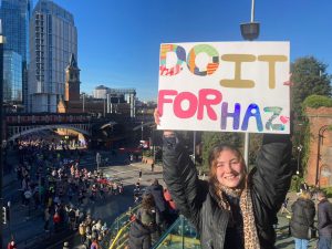 Harriet's friend supporting the runners